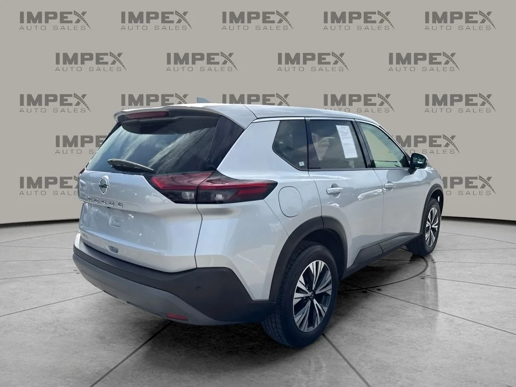 Used 2021 Silver Nissan SV image 3