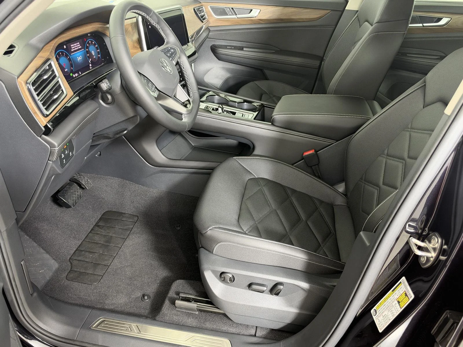 New 2026 Deep Black Pearl Volkswagen 2.0T SE w/Technology image 9
