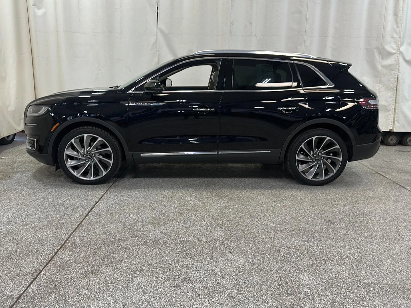 Certified 2020 Lincoln Nautilus Reserve with VIN 2LMPJ8K95LBL05888 for sale in Waconia, Minnesota