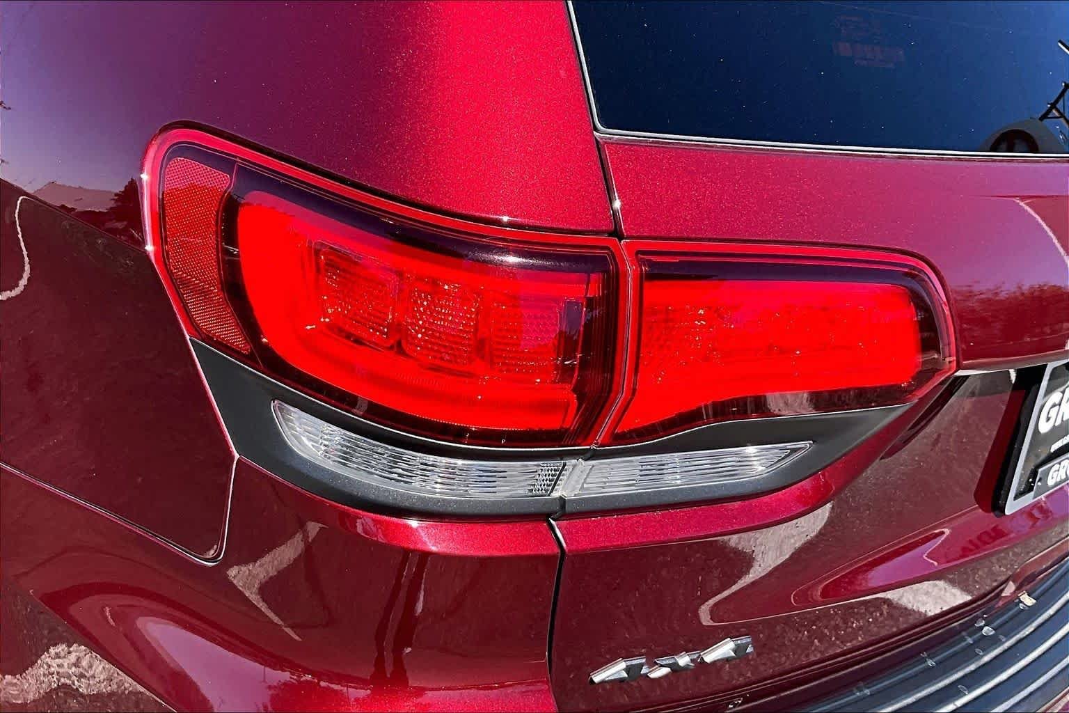 Used 2021 Velvet Red Pearlcoat Jeep 80th Anniversary image 28
