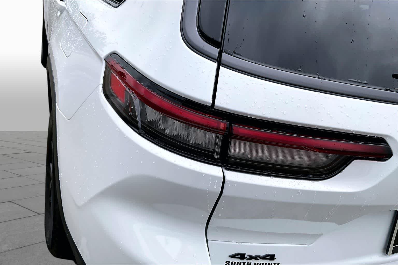 New 2026 Bright White Clear-Coat Exterior Paint Jeep Laredo Altitude image 14