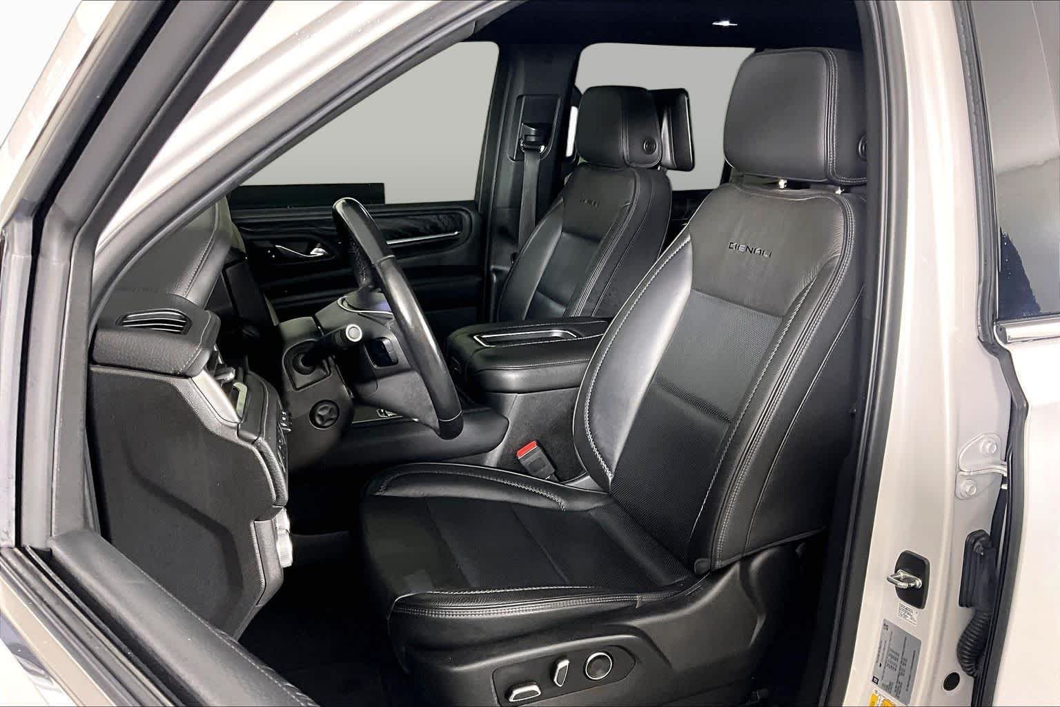 Used 2021 White Frost Tricoat GMC Denali image 8