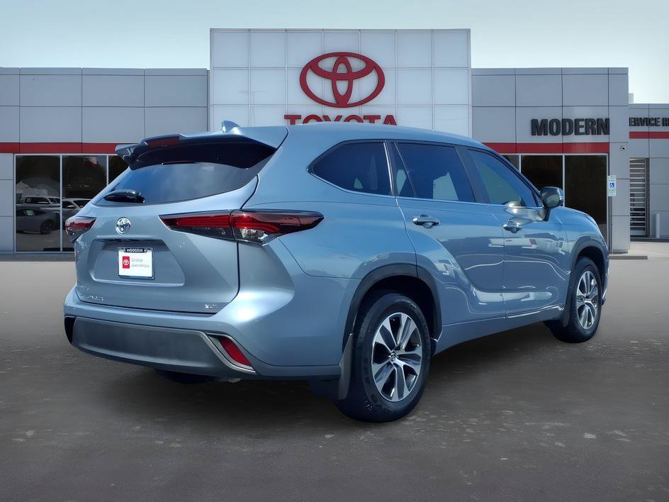 Used 2024 Moon Dust Toyota LE image 7