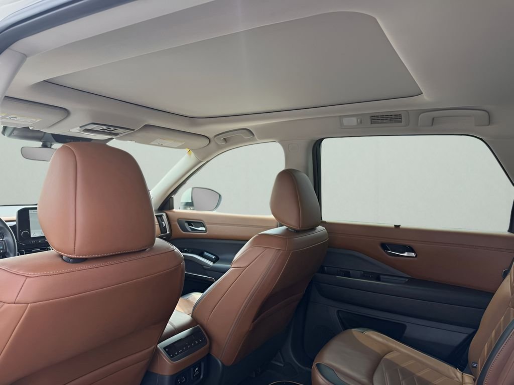 Used 2024 Pearl White Tricoat Nissan Platinum image 10