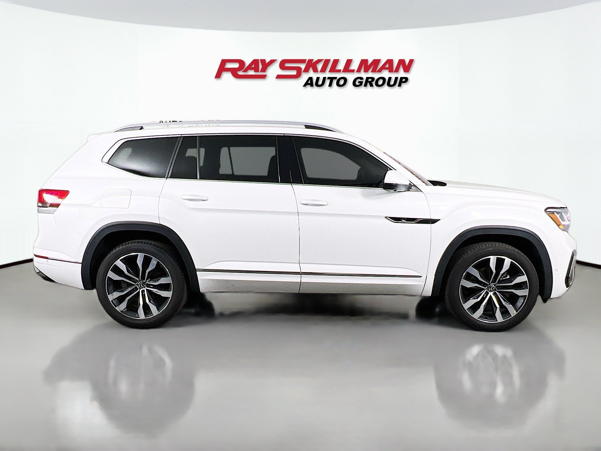 Used 2022 White Volkswagen 3.6L V6 SEL PRE image 8