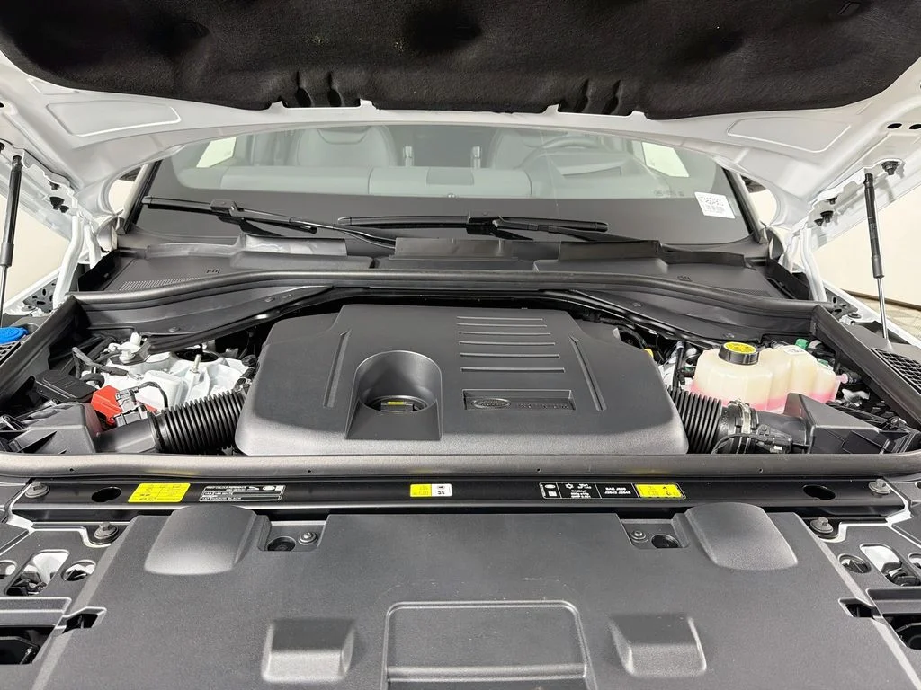 New 2026 Fuji White Land Rover Dynamic SE image 32