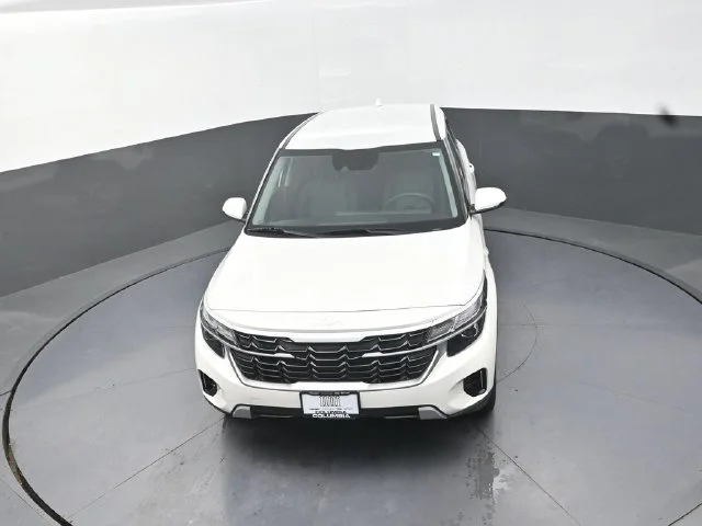 Used 2024 White Kia LX image 12