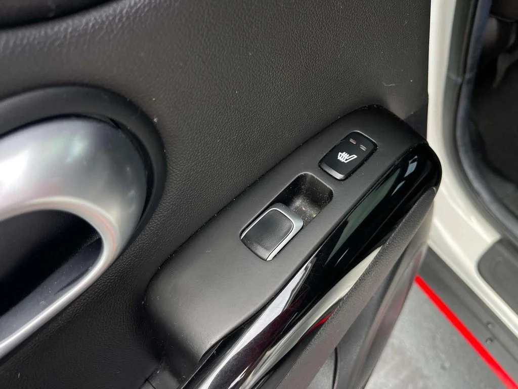 Certified Used 2019 Clear White Kia Exclaim image 27