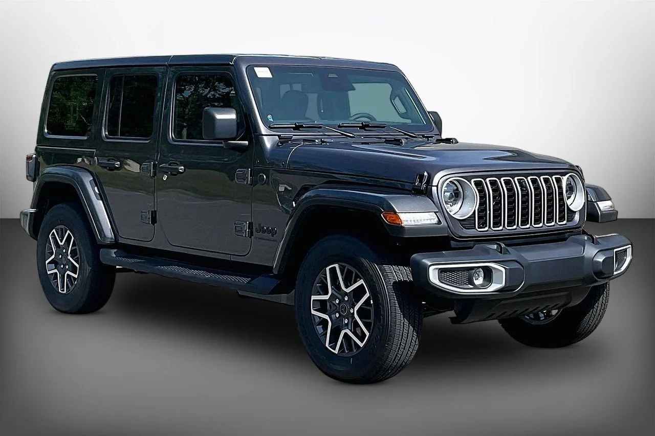 New 2026 Granite Crystal Metallic Clear-Coat Exterior Paint Jeep Sahara image 2