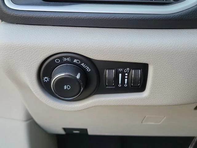 Used 2023 Granite Crystal M Chrysler Touring L image 22