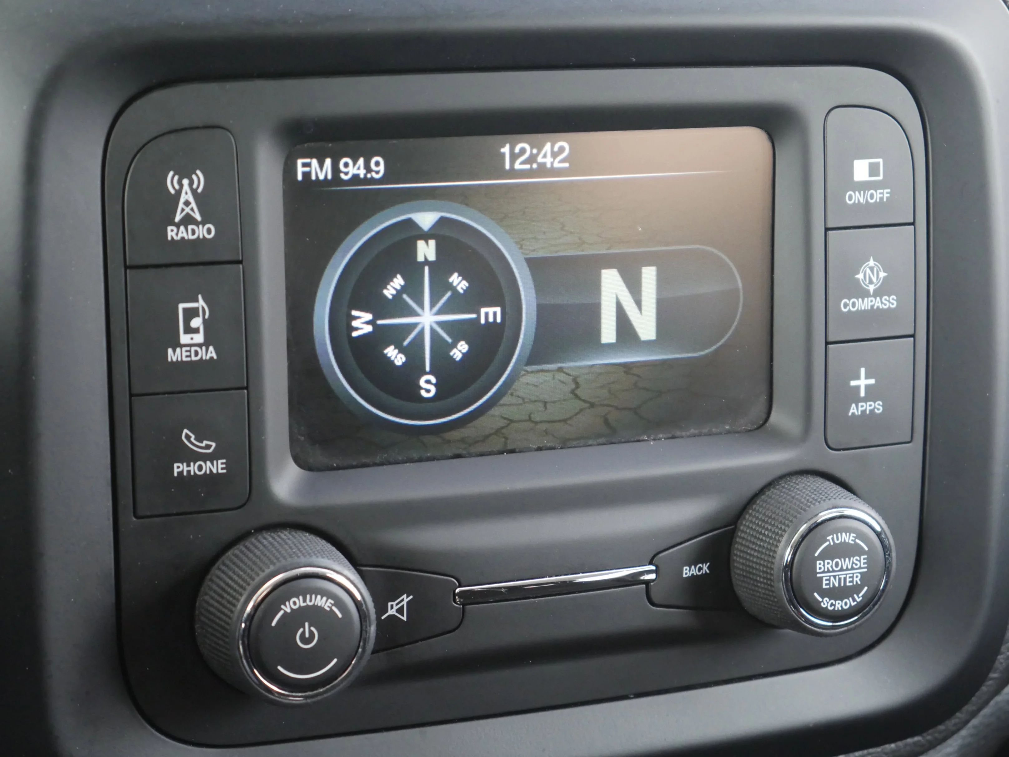 Used 2017 Alpine White Jeep Latitude image 11