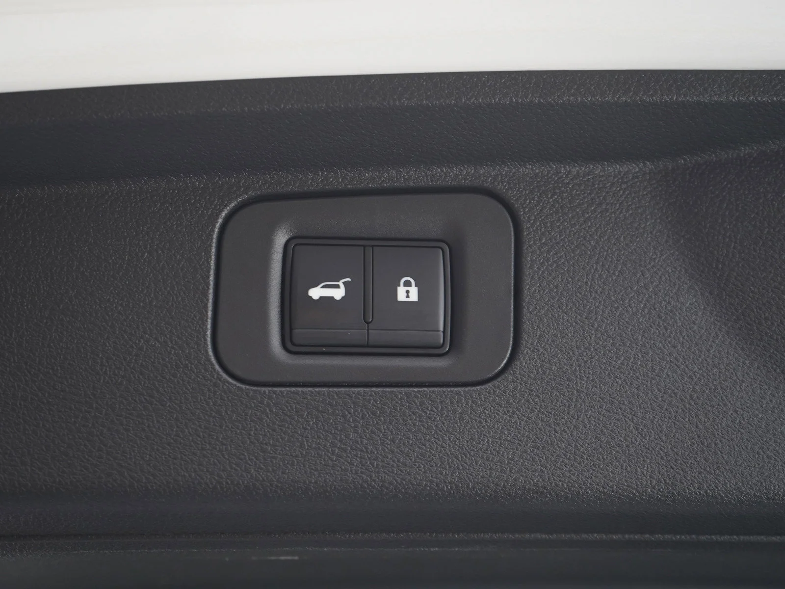 Certified Used 2025 Aspen White Tricoat Nissan Platinum image 20