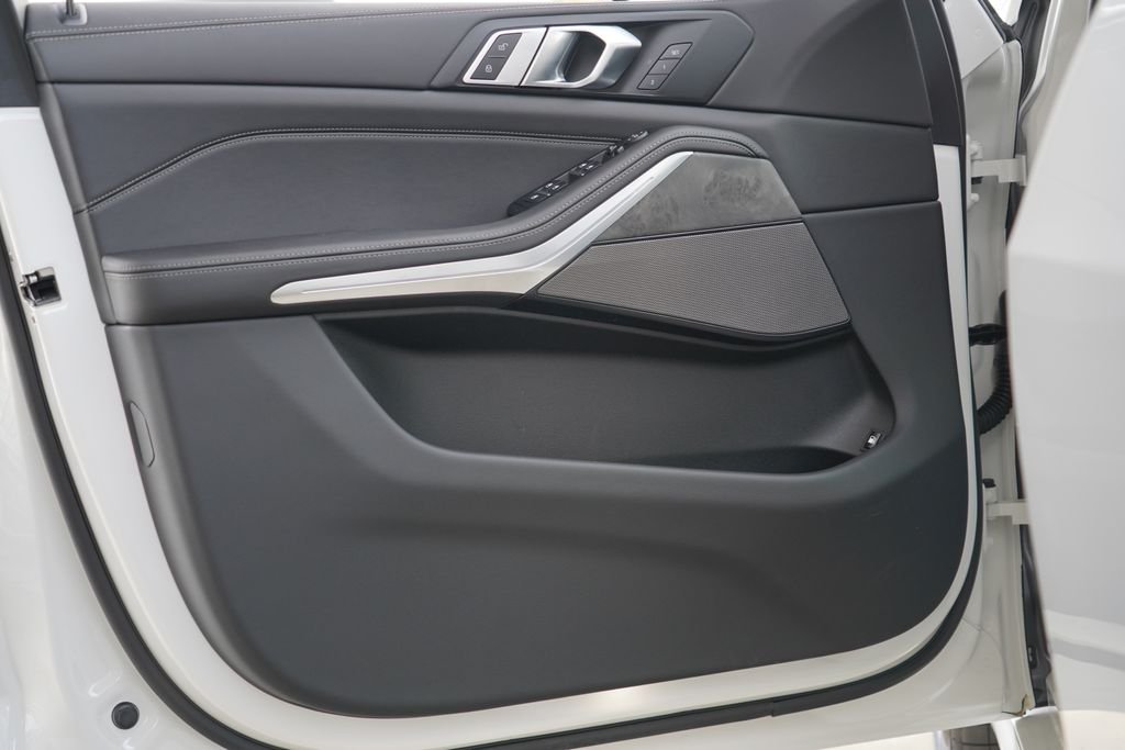 New 2026 Alpine White BMW xDrive50e image 9