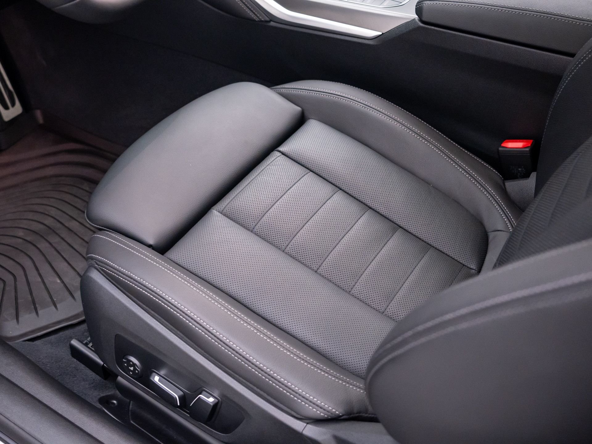 2026 BMW 4 Series M440i - Photo 16