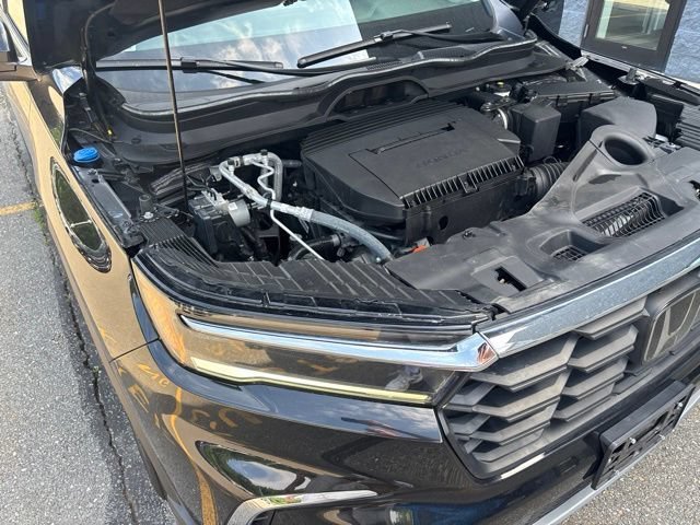 Certified Used 2023 Crystal Black Pearl Honda EX-L 8 Passenger image 18