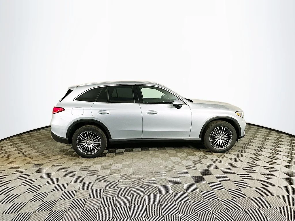Used 2026 Gray Mercedes-Benz GLC 300 image 7