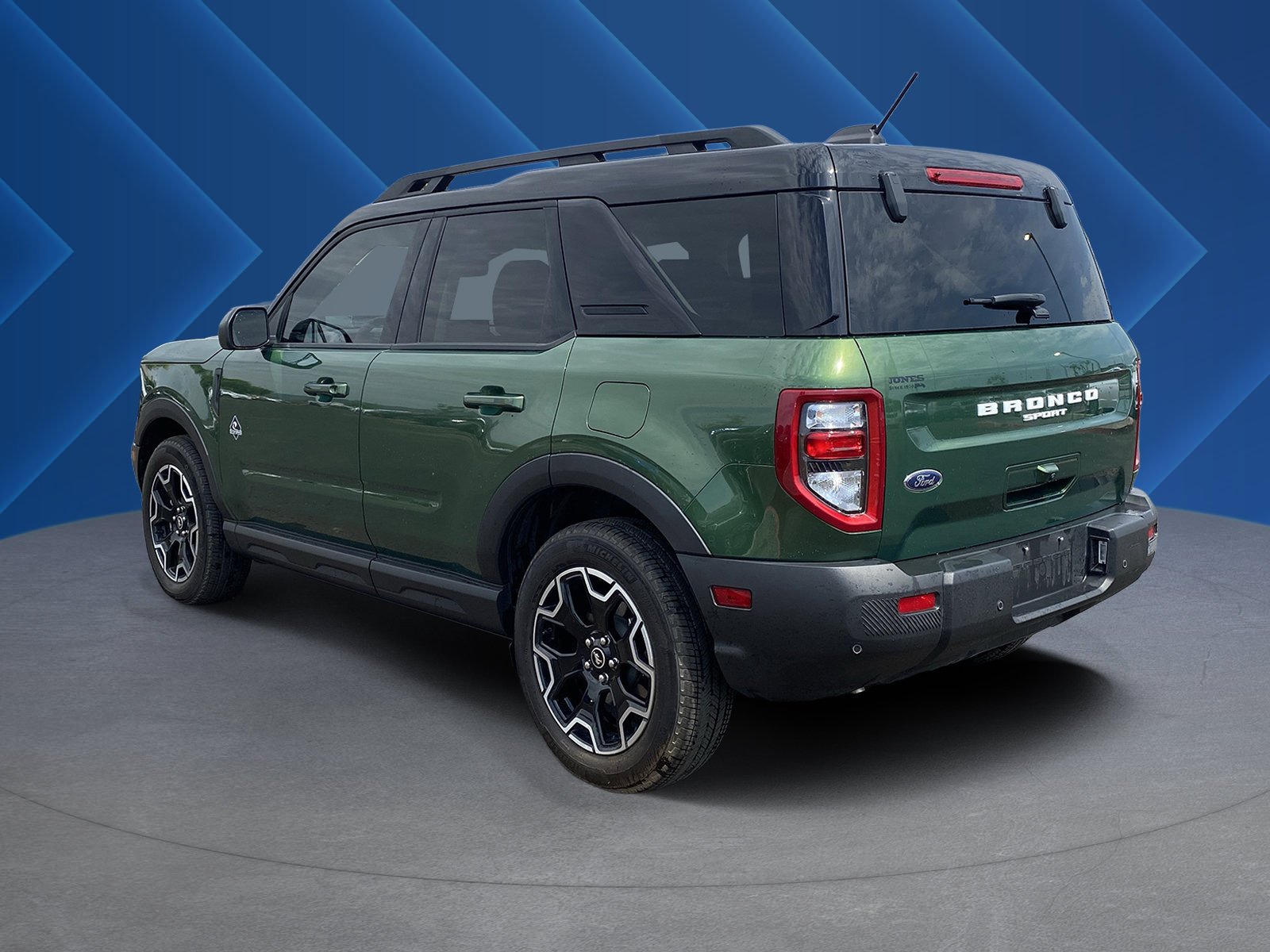 Used 2025 Green Metallic Ford Outer Banks image 5