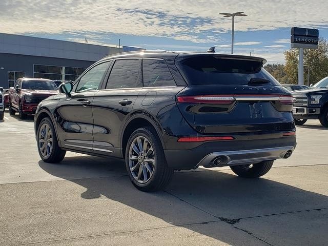 2022 Lincoln Corsair Standard photo 2