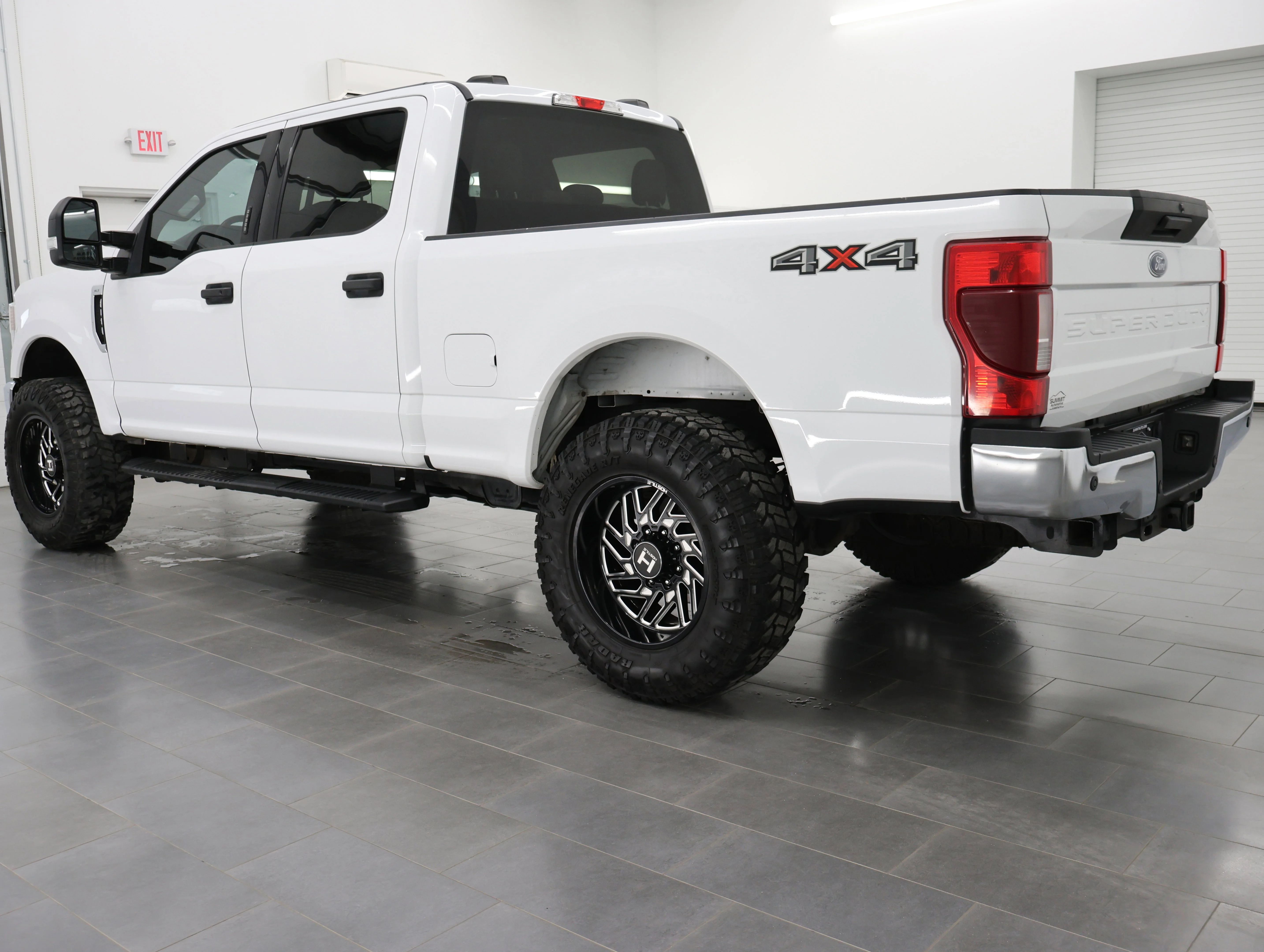 Used 2022 Oxford White Ford XLT image 6