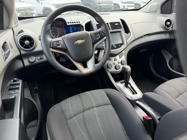 Used 2015 Gray Chevrolet LT image 6