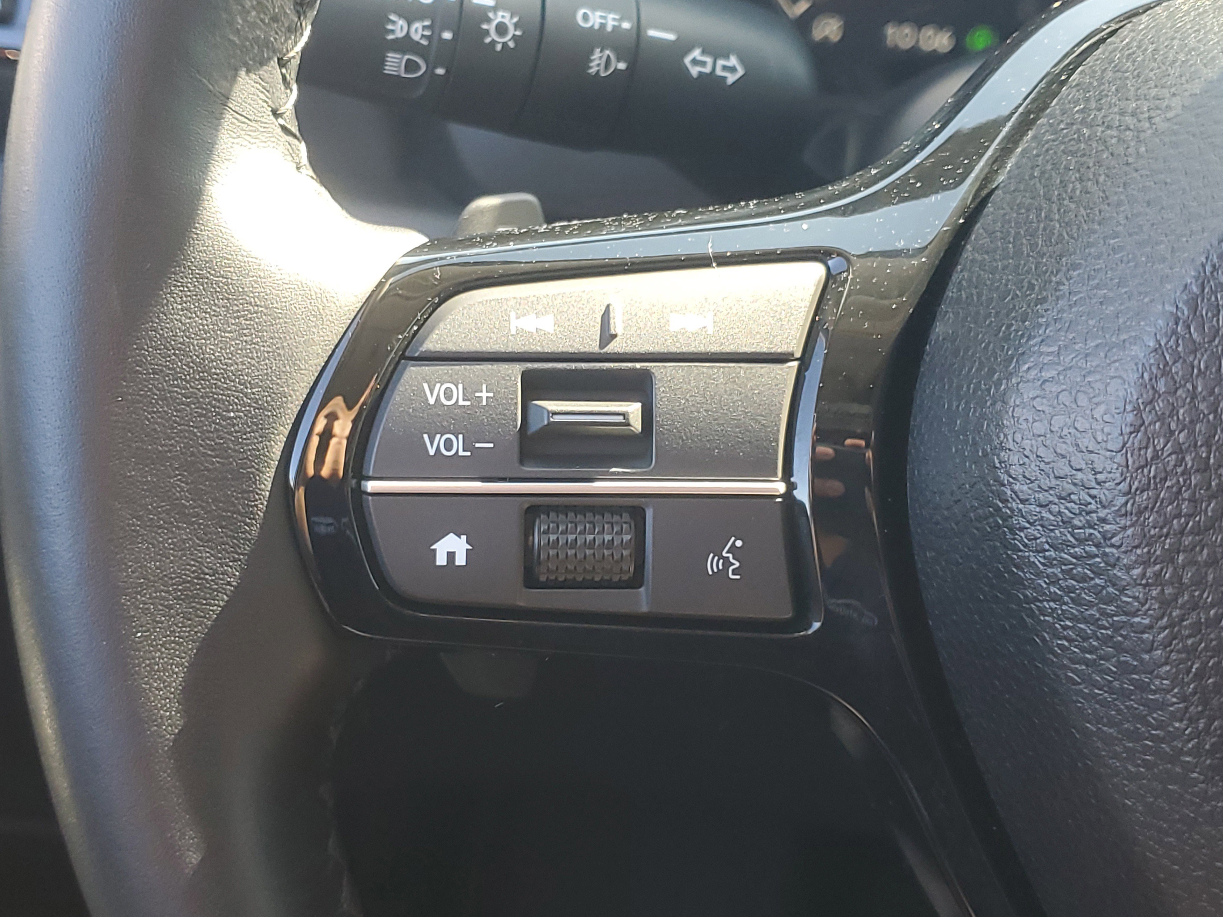 Used 2025 Platinum White Pearl Honda Touring image 23