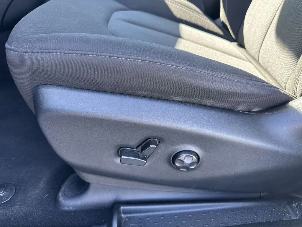 Used 2023 White Chrysler Touring image 18