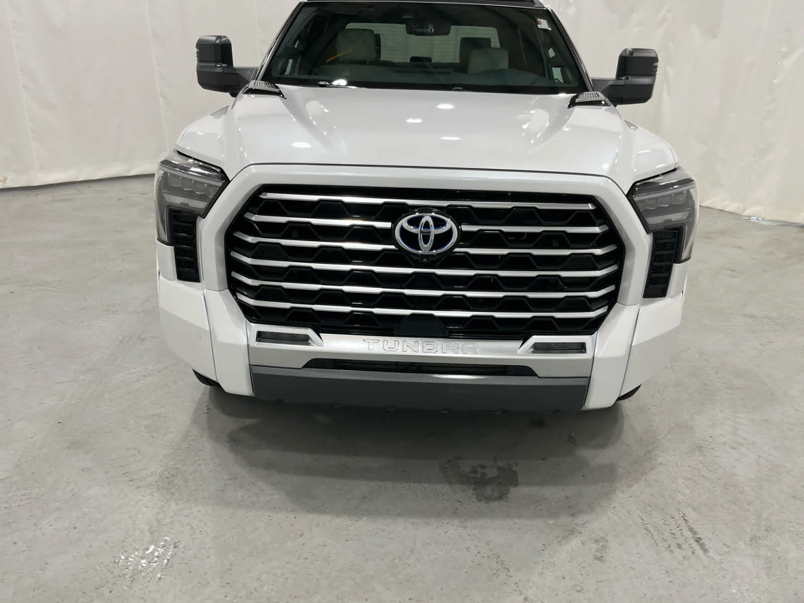 Used 2023  Toyota Capstone Hybrid image 3