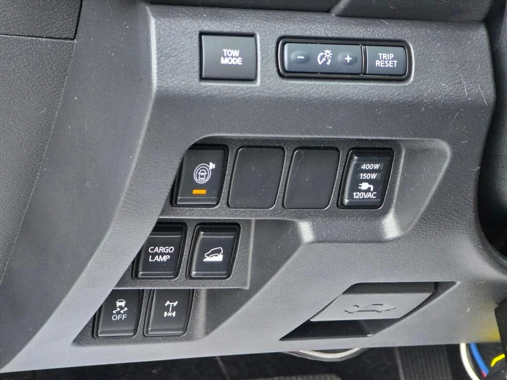 Used 2023 Black Nissan PRO-4X image 8