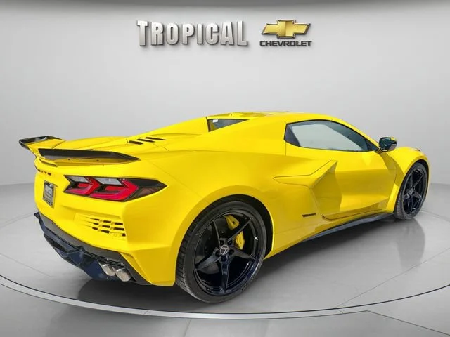 New 2025 Competition Yellow Tintcoat Metallic Chevrolet 3LZ image 5