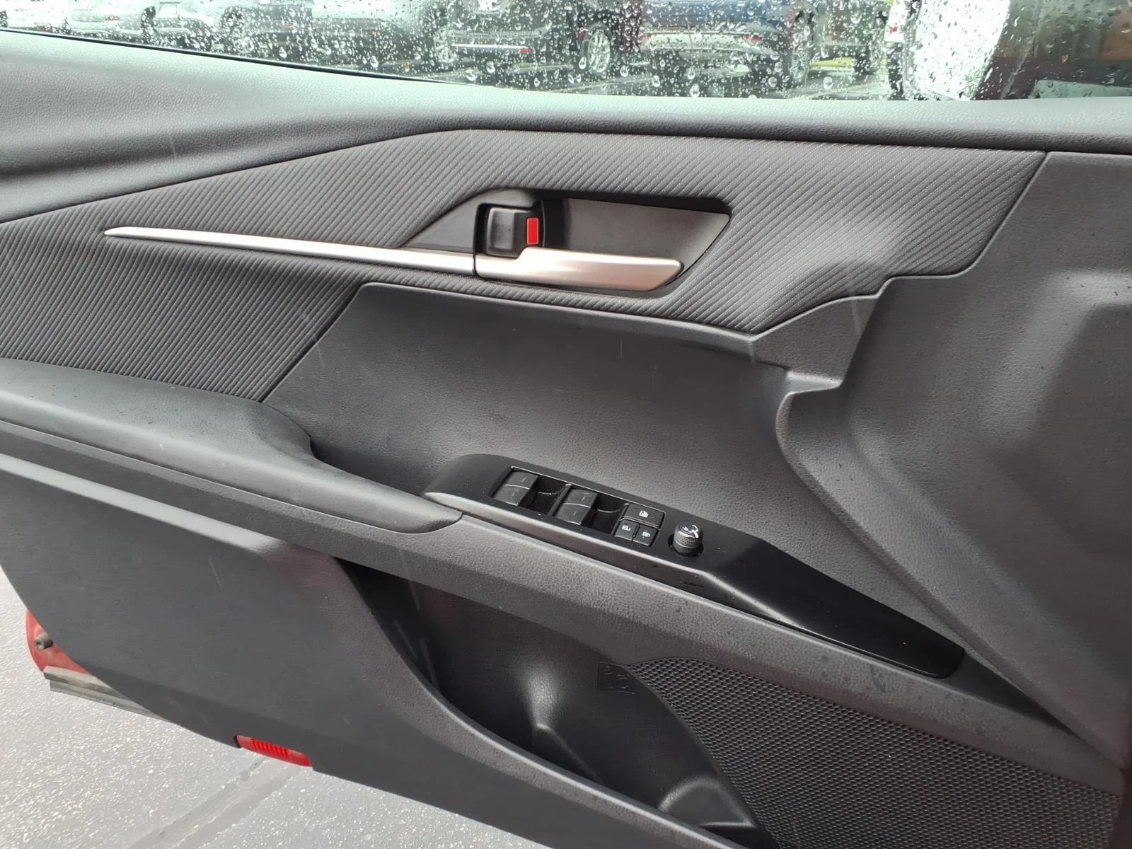 Used 2025  Toyota SE image 26