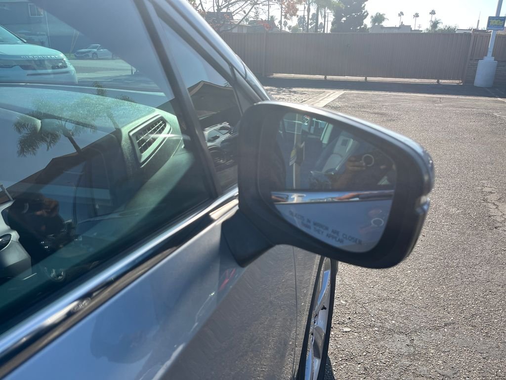 Used 2019 Silver Honda EX-L image 47