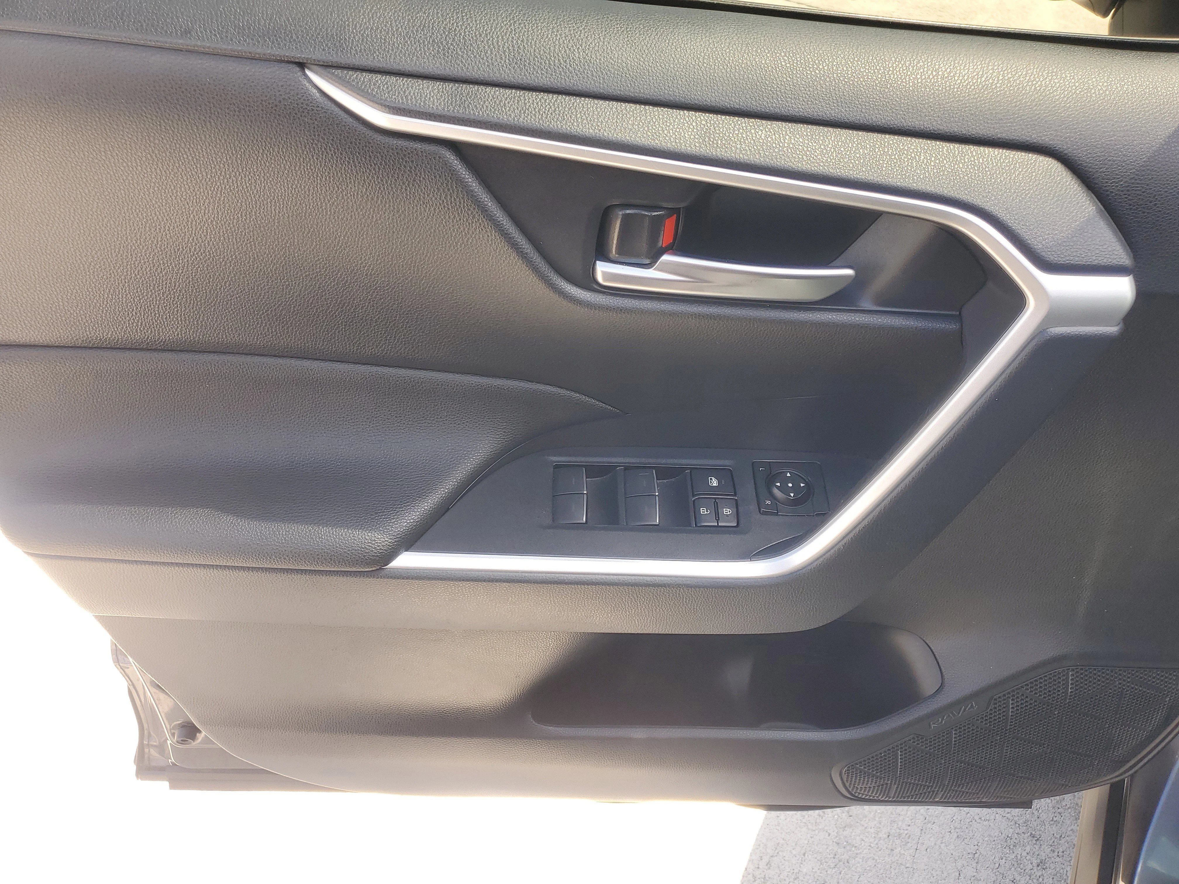 Certified Used 2025 Magnetic Gray Metallic/Midnight Black Metallic Toyota Hybrid XLE image 18