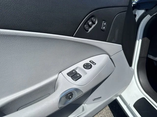 Used 2005 Arctic White Chevrolet Base image 13