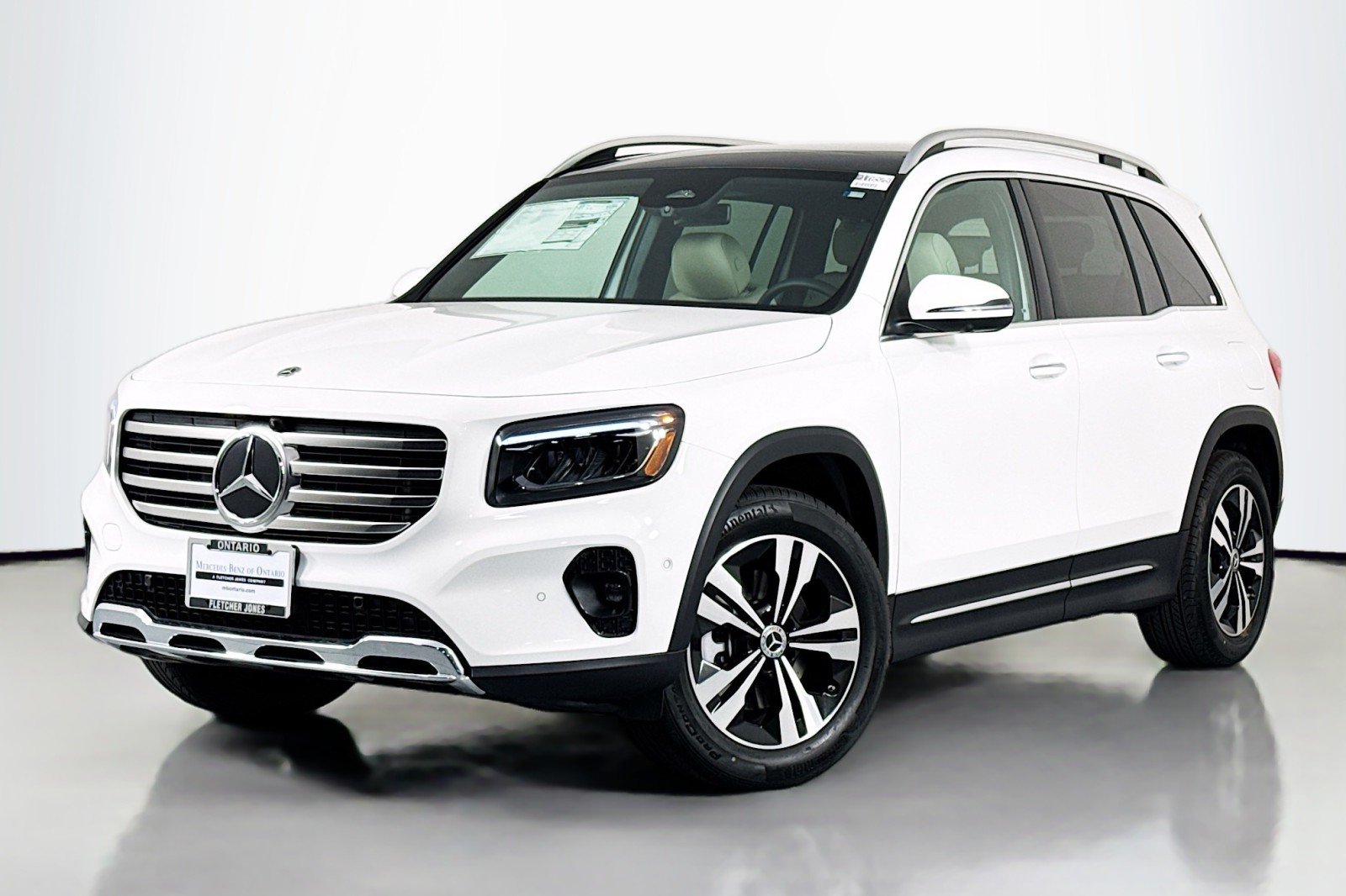 New 2026 Polar White Mercedes-Benz GLB 250 4MATIC® SUV image 1