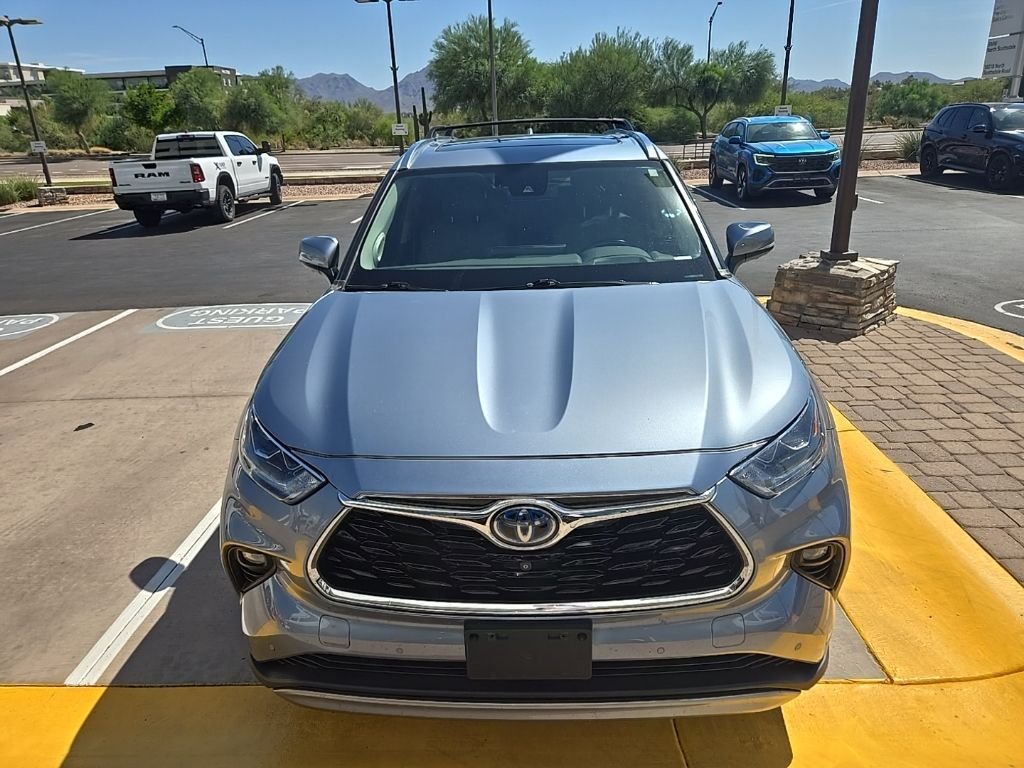 Used 2020 Moon Dust Toyota Platinum image 2