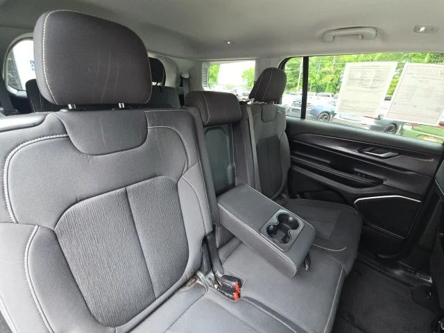 Used 2022 White Jeep Laredo image 17