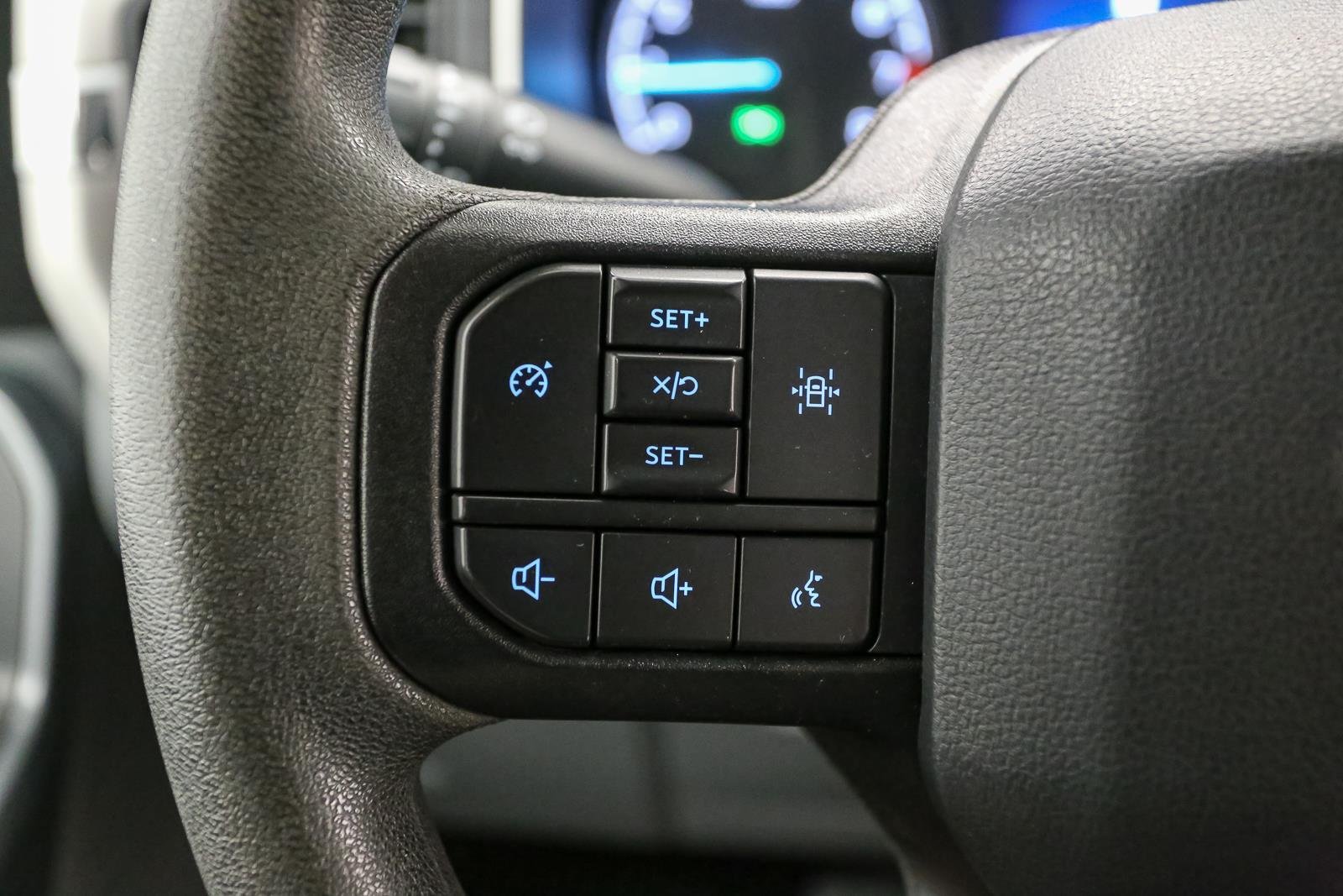 Used 2023 Oxford White FORD XL image 31