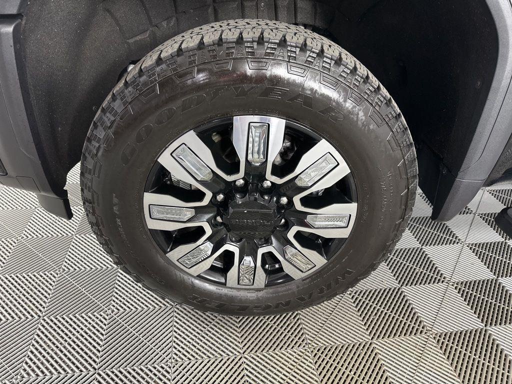 Used 2025 Onyx Black GMC Denali image 16