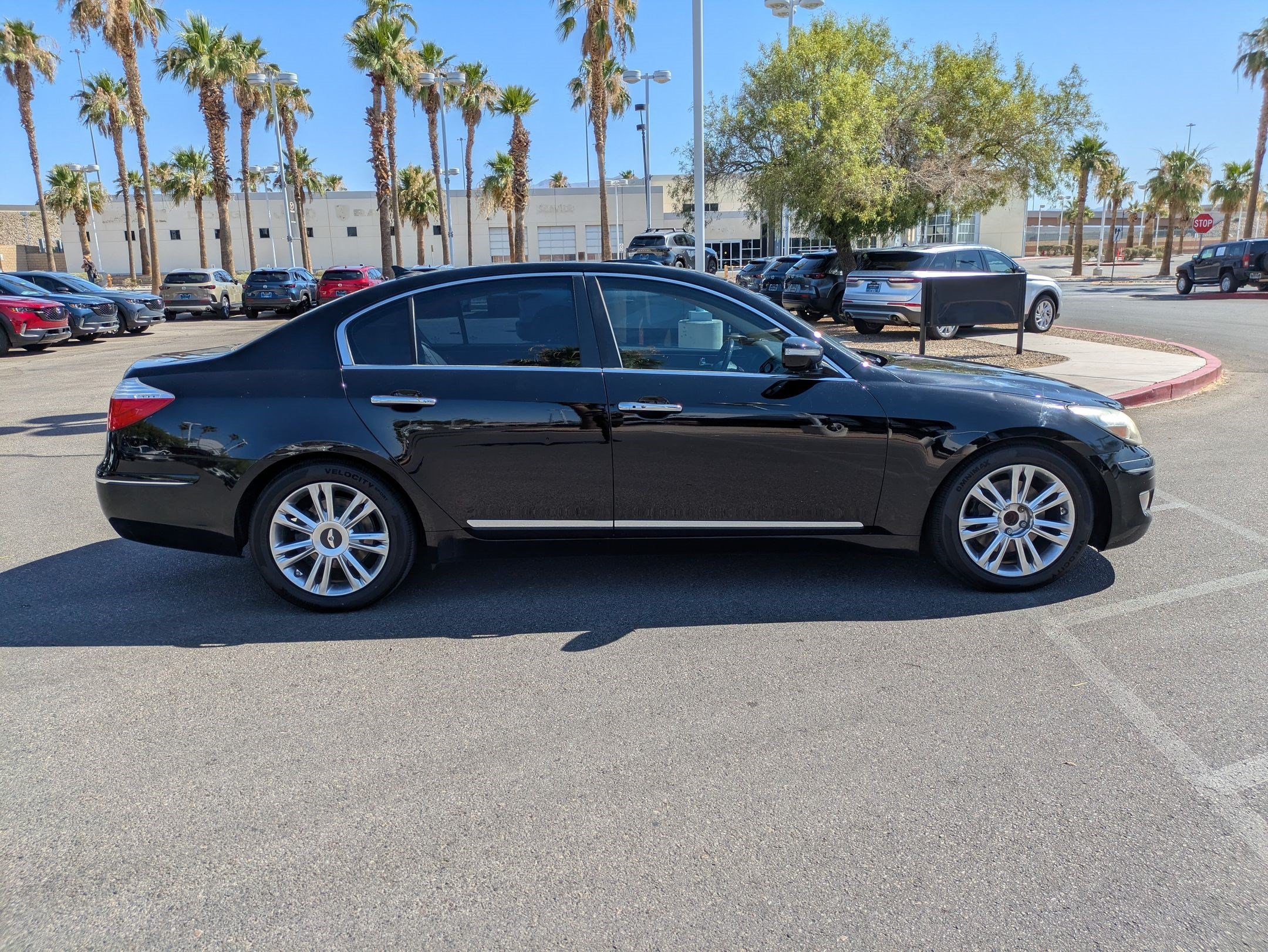 Used 2011 Black Noir Pearl Hyundai 4.6 image 6