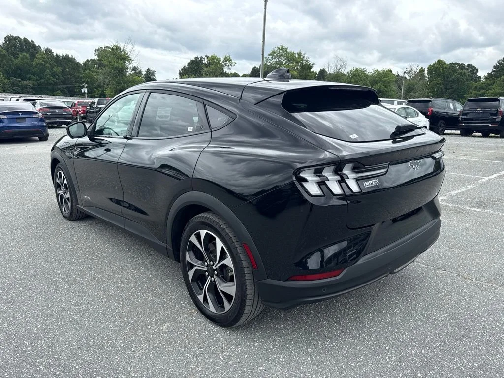 Used 2025 Black Ford Select image 2