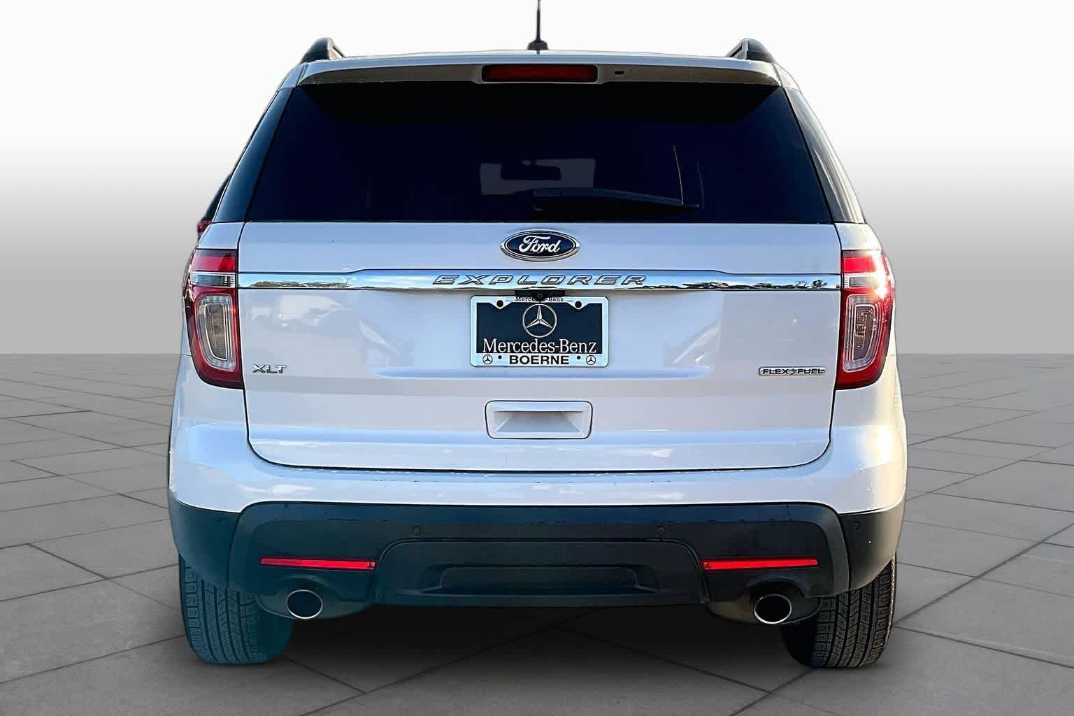 Used 2013 White Platinum Metallic Tri-coat Ford XLT image 4