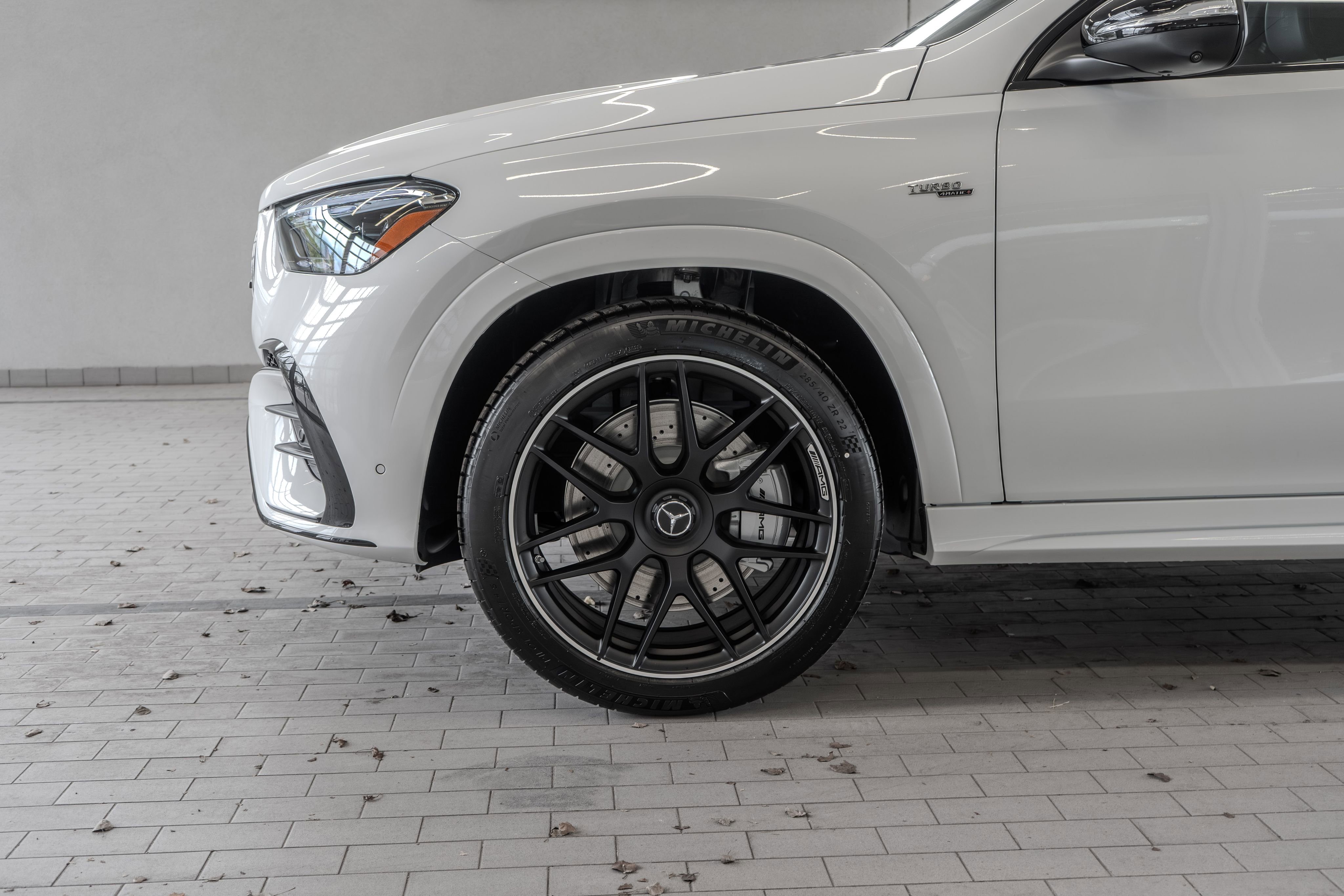 New 2026 MANUFAKTUR Moonlight White Metallic Mercedes-Benz GLE 53 AMG® image 40