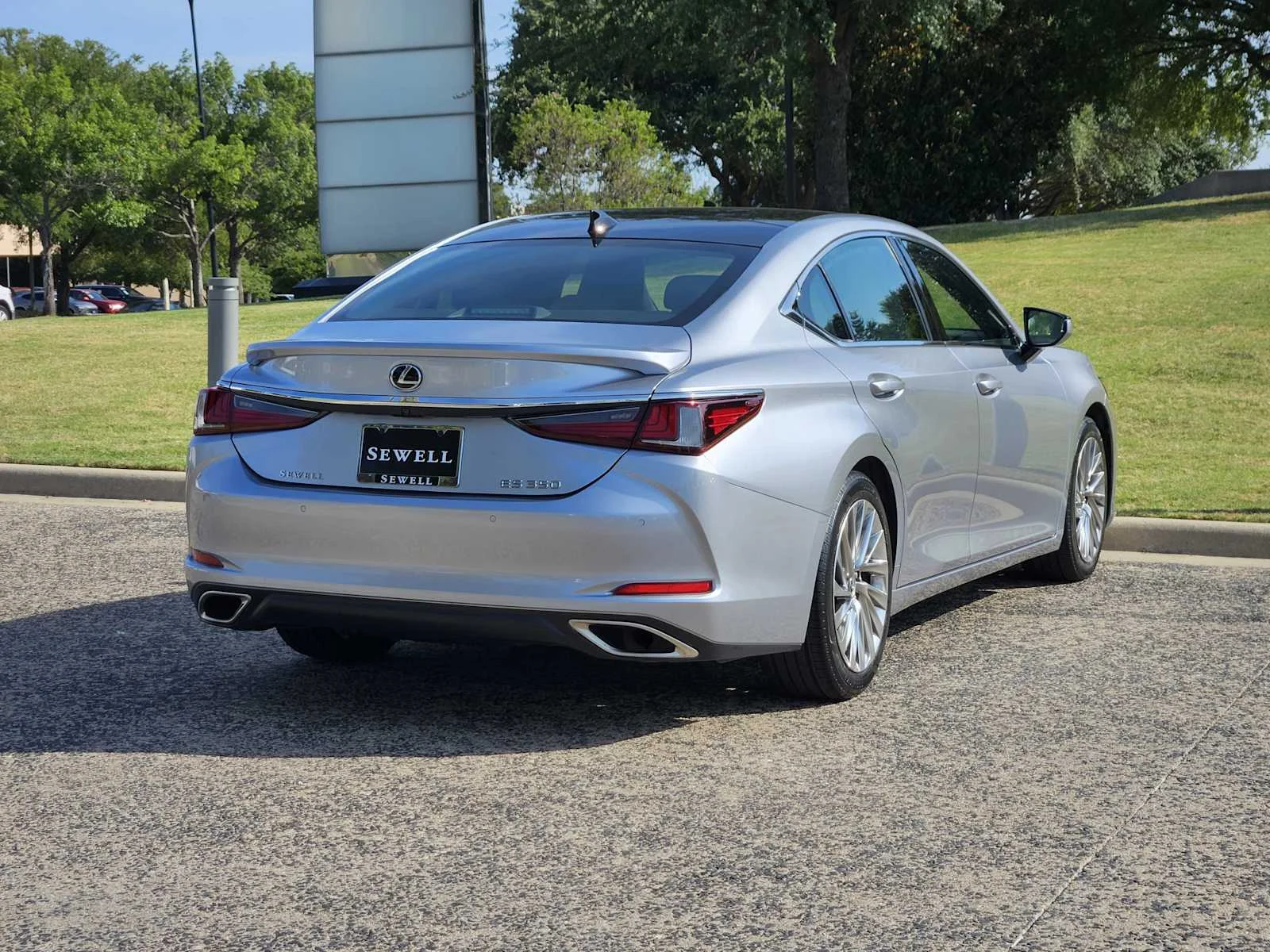 Certified Used 2022 IRIDIUM Lexus Ultra Luxury image 4