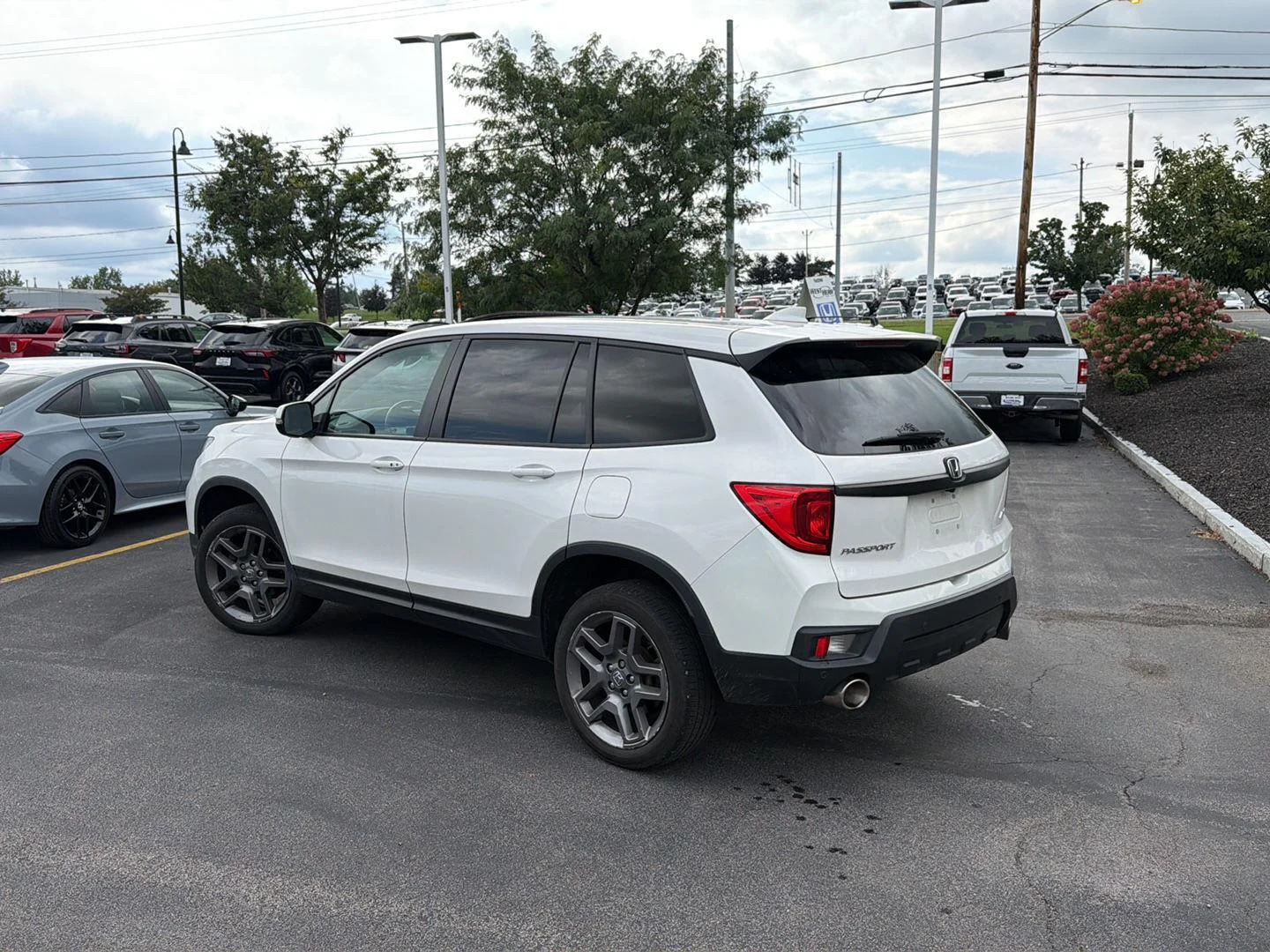 Used 2023 Platinum White Pearl Honda EX-L image 5