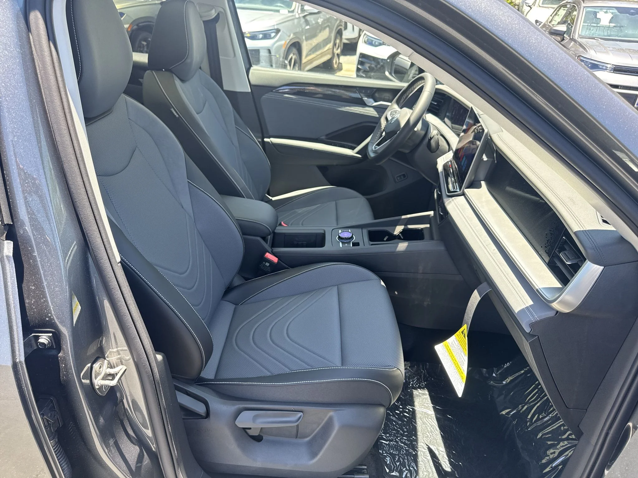 New 2026 Platinum Gray Metallic Volkswagen SE image 19