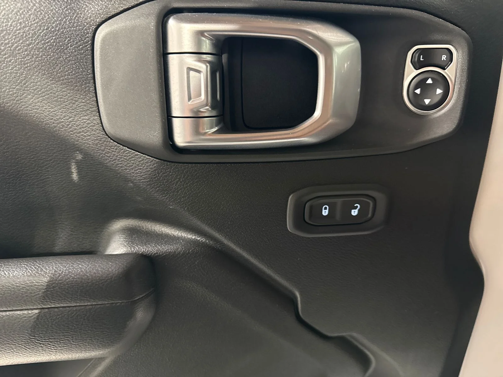 Used 2020 Bright White Clearcoat Jeep Rubicon image 16