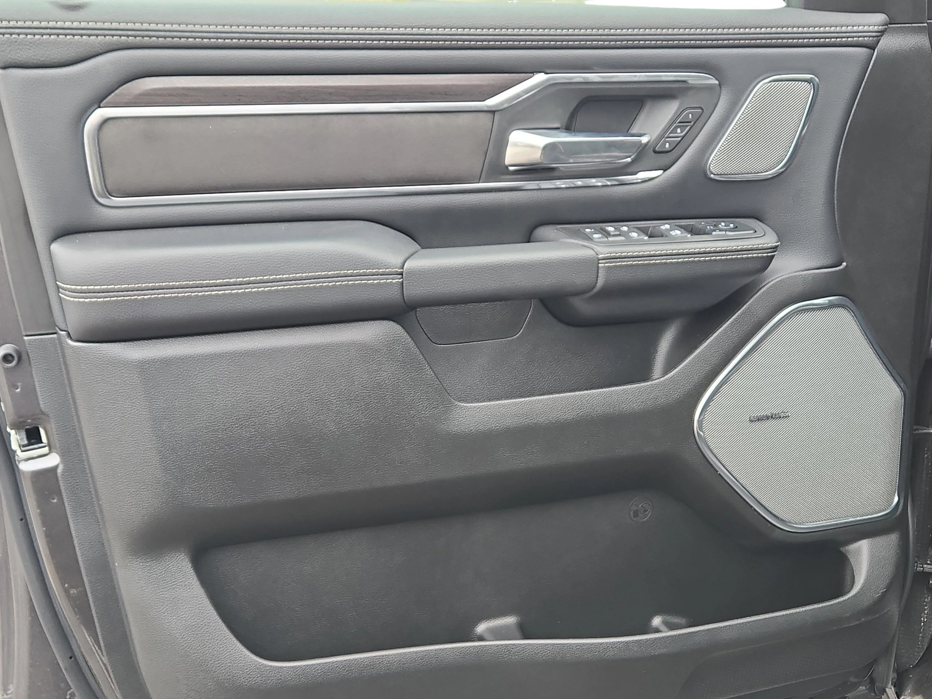 2026 RAM 1500 Laramie - Photo 13
