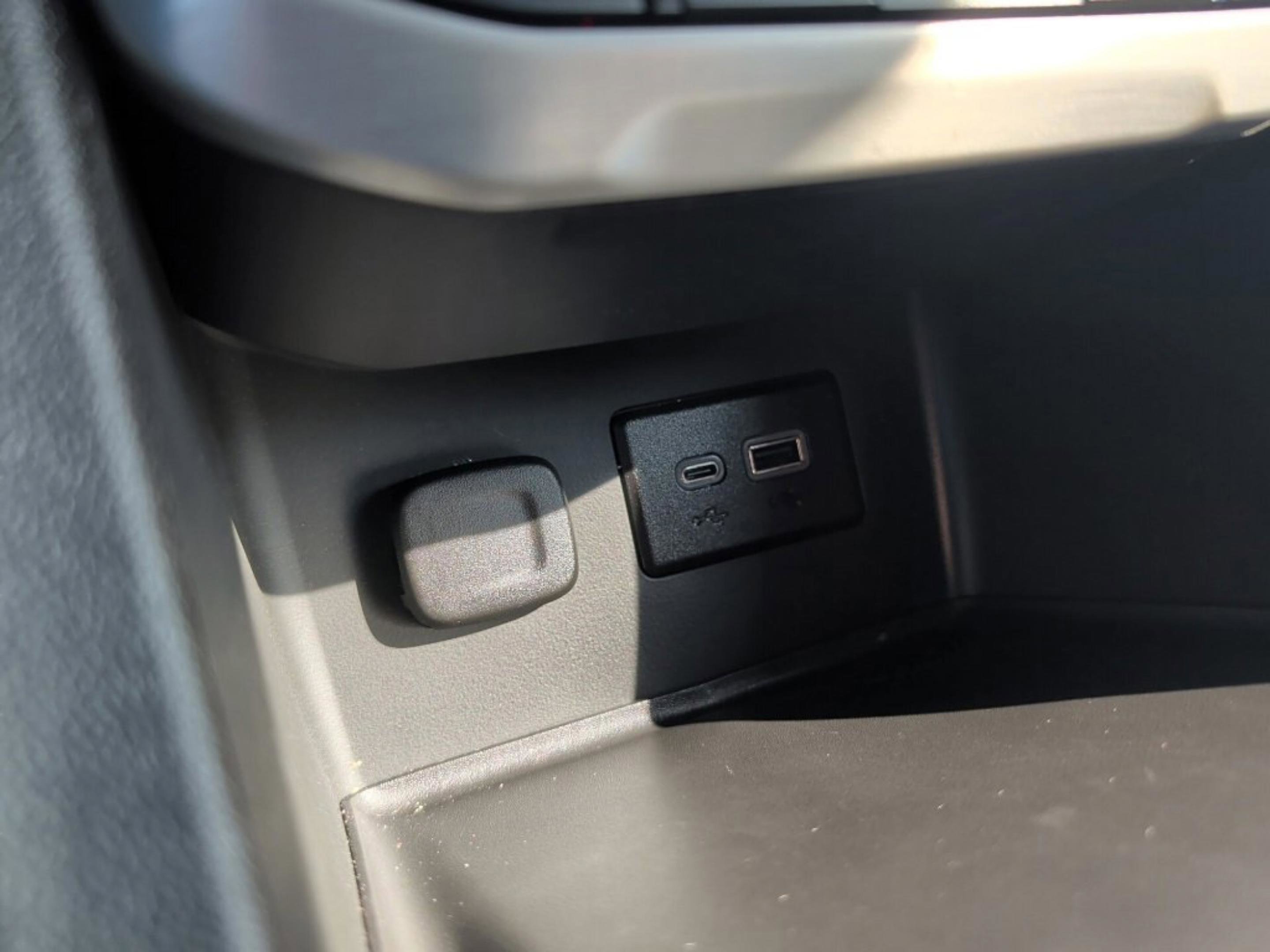 2023 GMC Acadia SLE - Photo 28