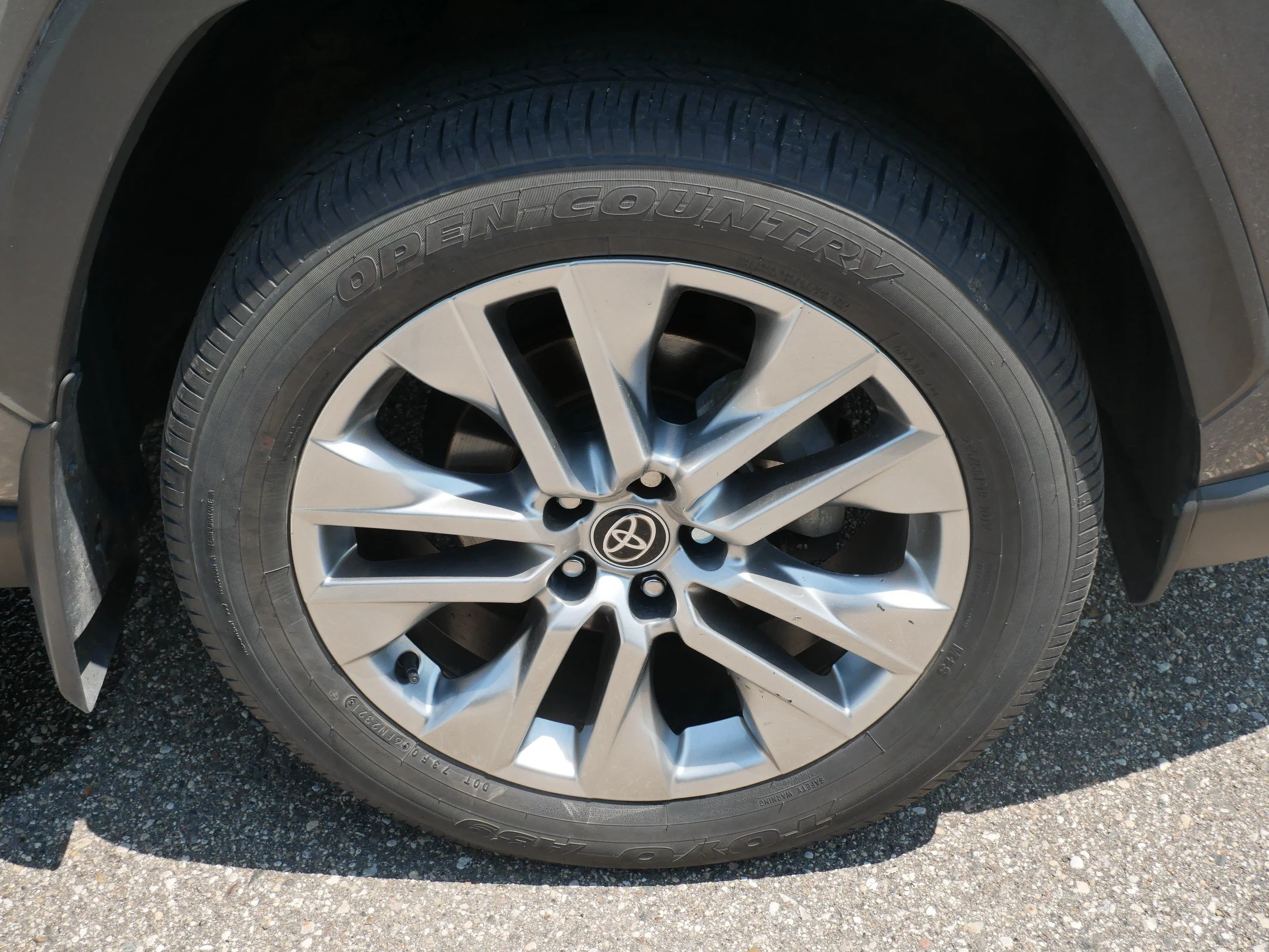Used 2021 Magnetic Gray Metallic Toyota XLE Premium image 15