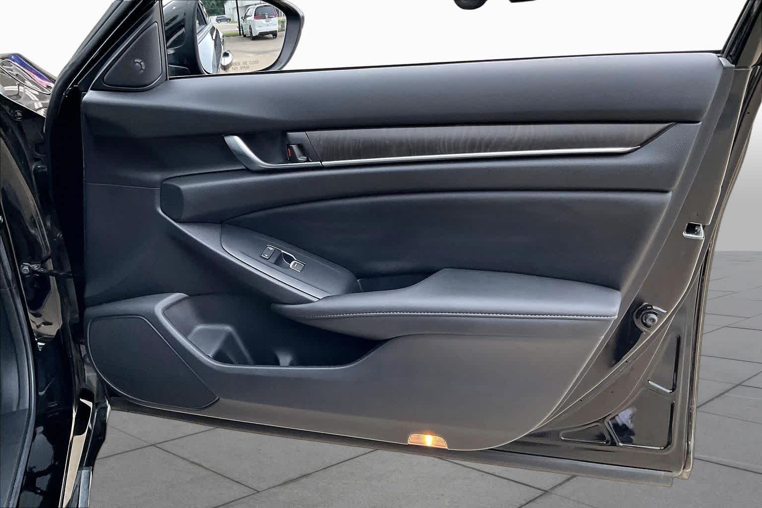 Used 2020 Crystal Black Pearl Honda Touring image 22